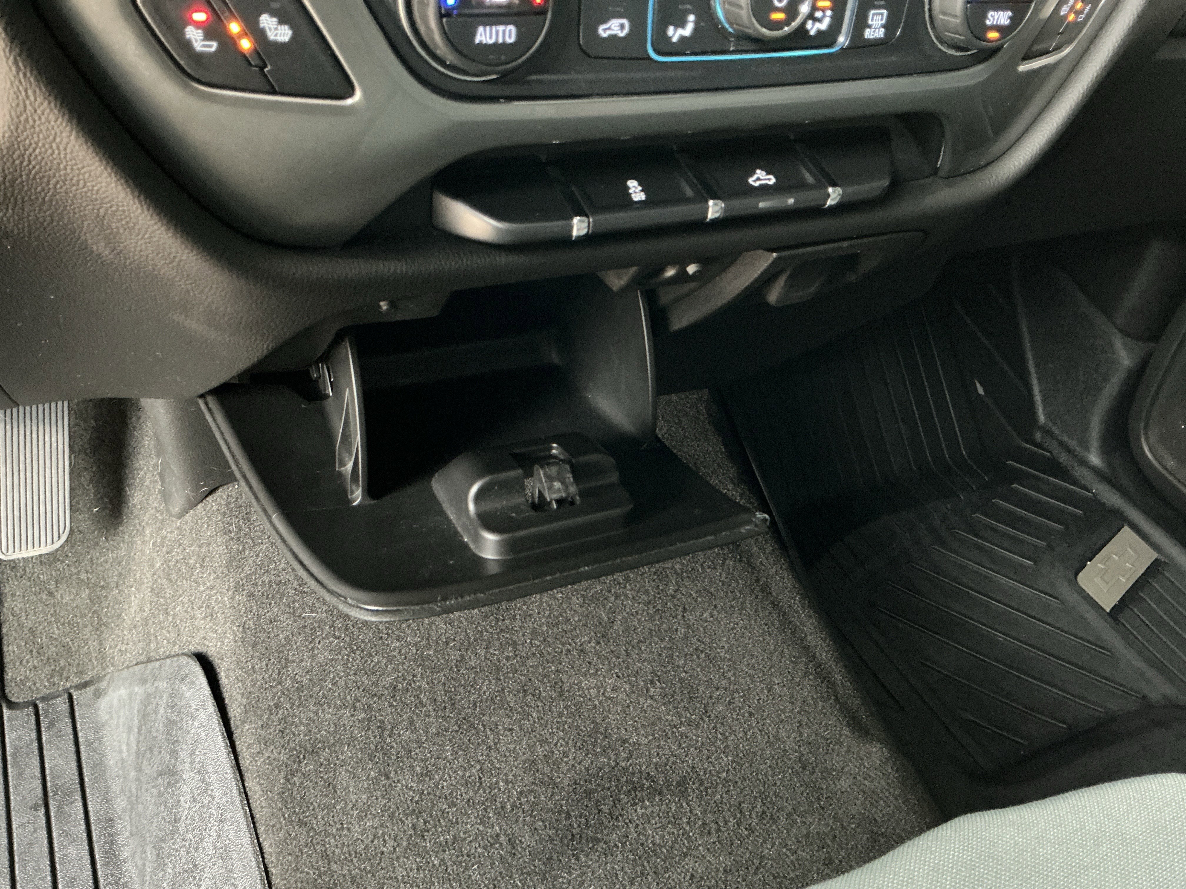 Used 2018 Chevrolet Silverado 1500 LT w/ All Star Edition image 27