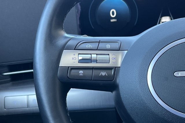 Certified 2025 Hyundai Kona Limited FWD image 30