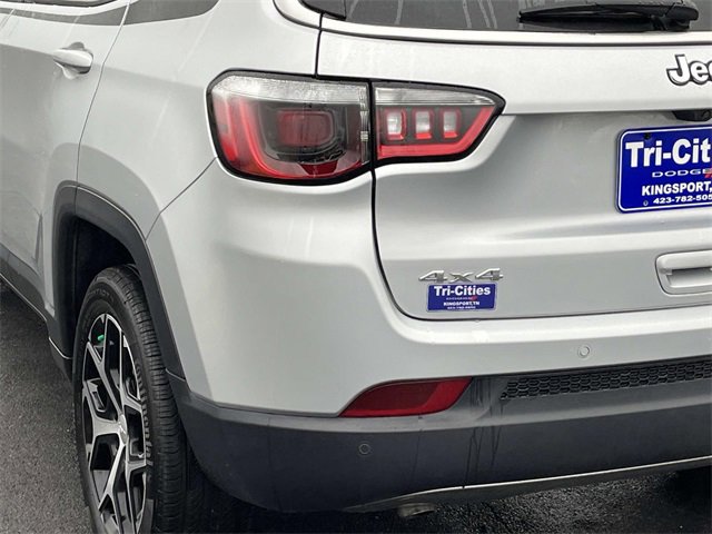 Used 2024 Jeep Compass Limited w/ Mopar Graphics Package image 5