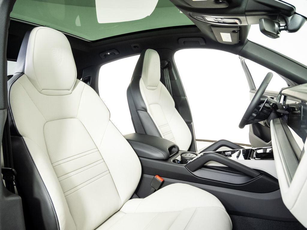 New 2026 Porsche Cayenne Base image 24