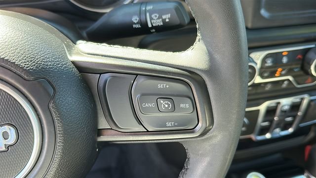 Used 2023 Jeep Gladiator Willys image 13