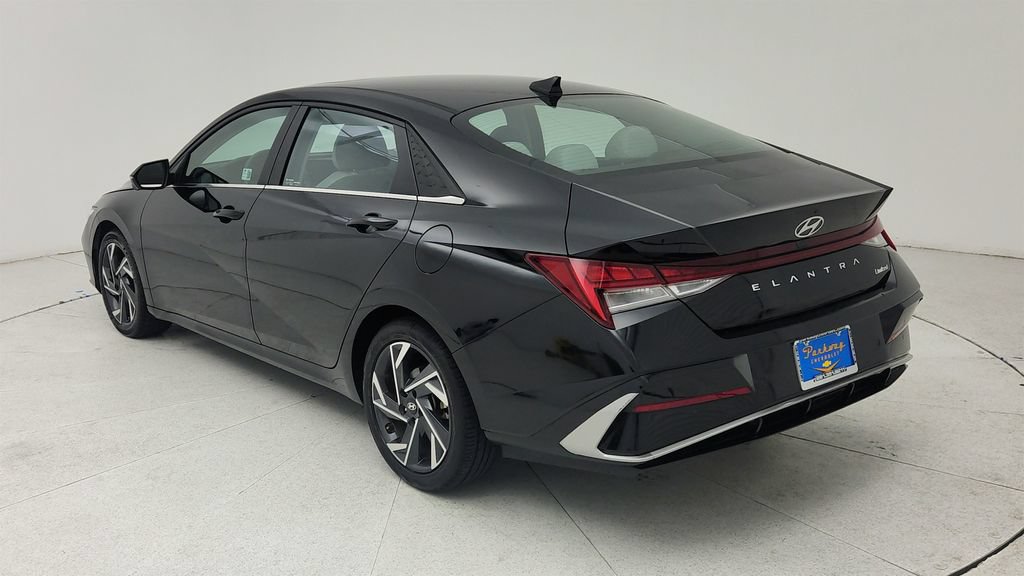 Used 2024 Hyundai Elantra Limited FWD image 5