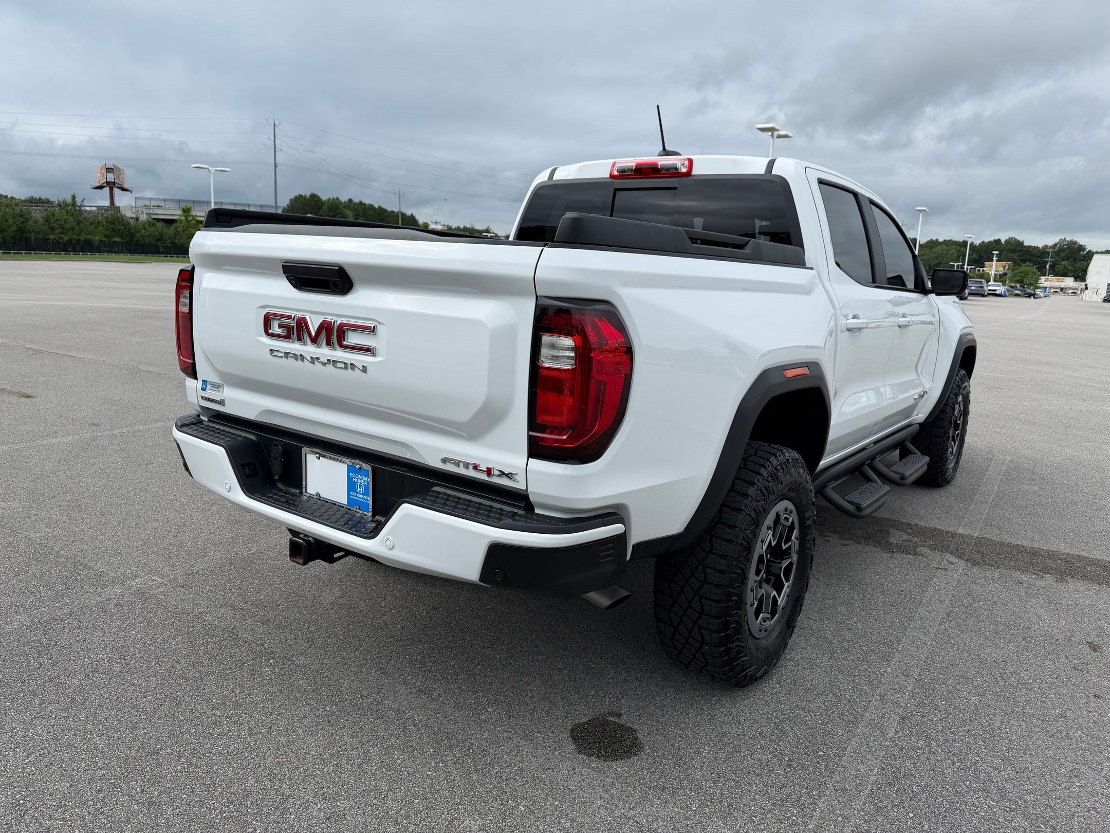 Used 2023 GMC Canyon AT4X w/ Edition 1 AWD/4WD image 9