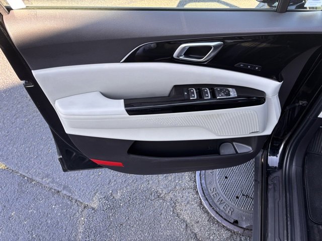 Used 2022 Kia Carnival SX Prestige image 25