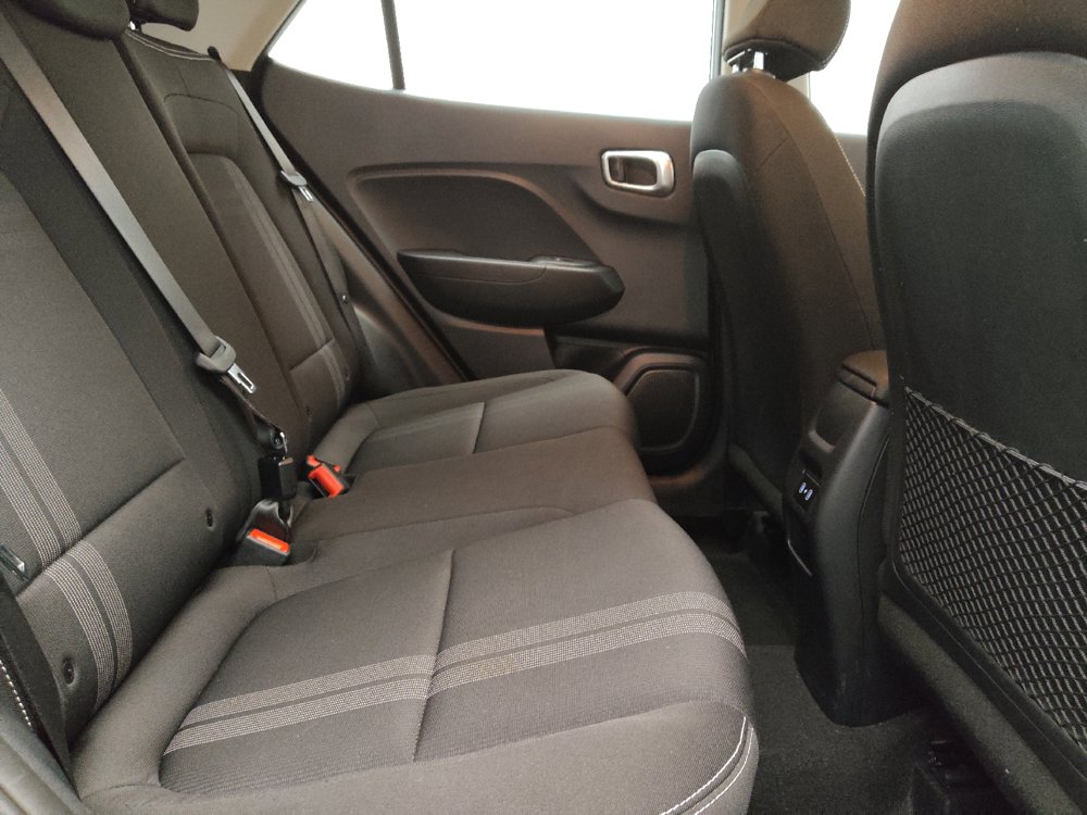 Used 2025 Hyundai Venue SEL FWD image 19