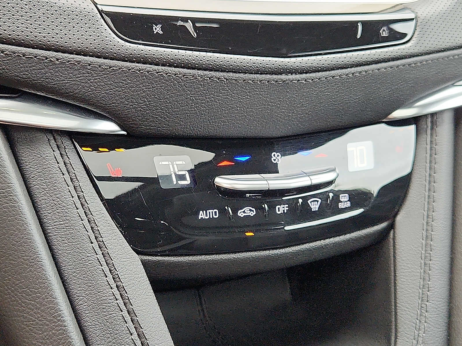 Used 2024 Cadillac XT6 Luxury w/ LPO, Floor Liner Package AWD/4WD image 15