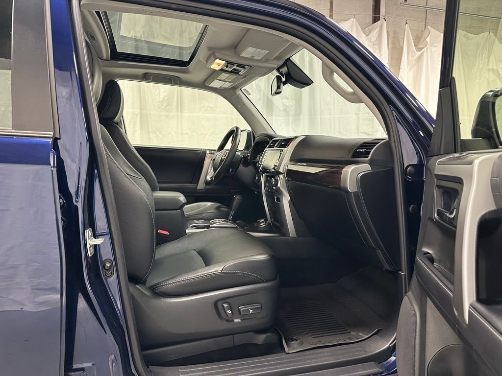 Used 2022 Toyota 4Runner Limited AWD/4WD image 53