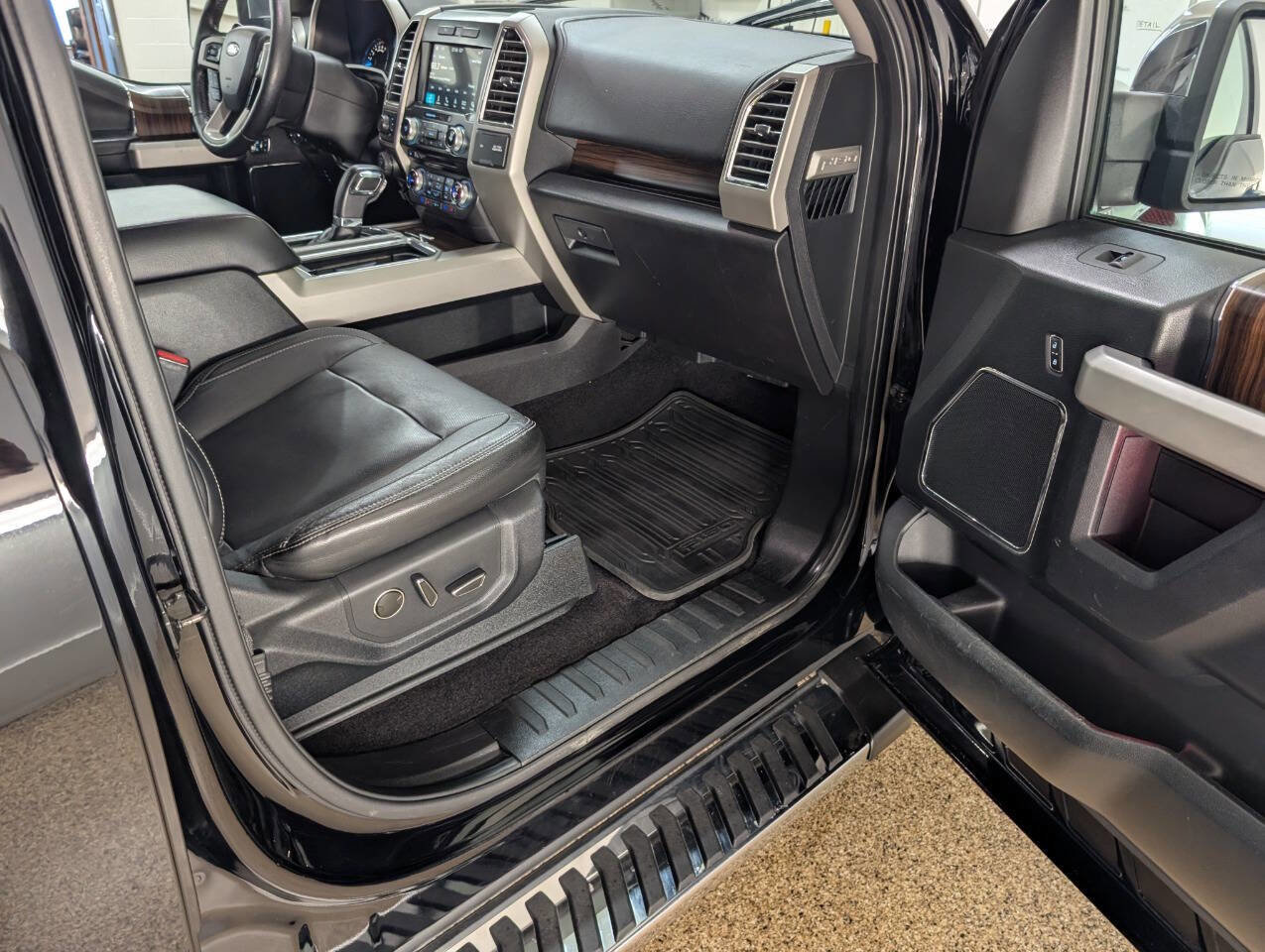 Used 2016 Ford F150 Lariat w/ Equipment Group 502A Luxury AWD/4WD image 16