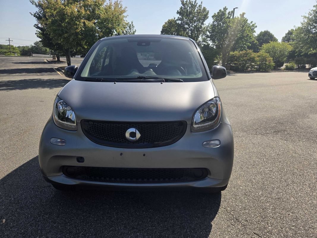 Used 2016 smart fortwo passion RWD image 2
