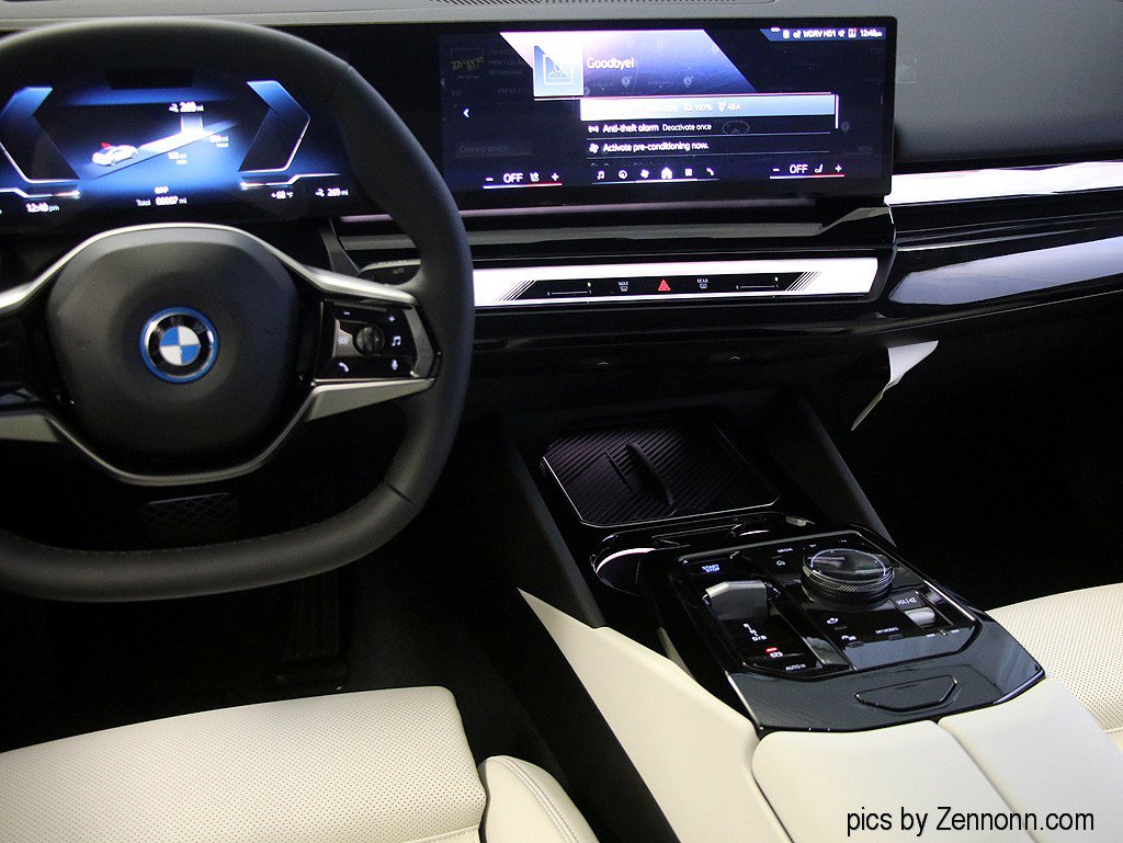 Used 2025 BMW i5 xDrive40 w/ Premium Package image 15