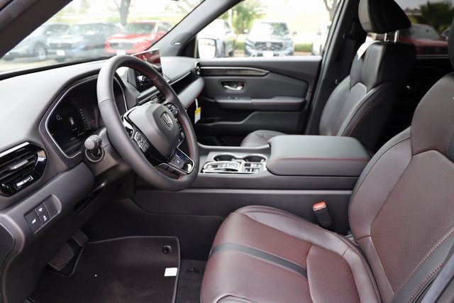 New 2025 Honda Pilot Black Edition image 10