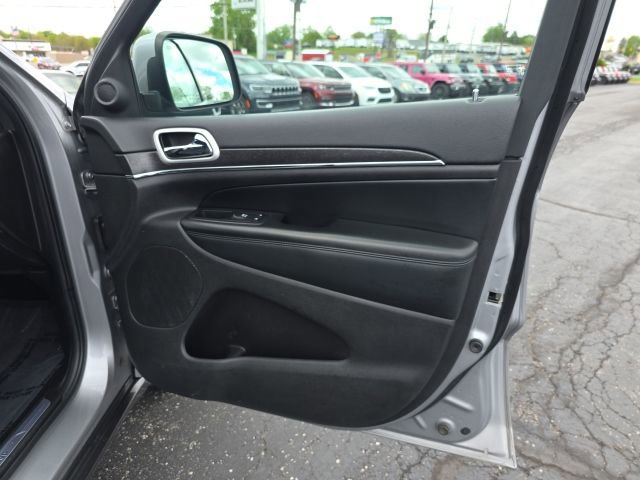 Used 2018 Jeep Grand Cherokee Limited AWD/4WD image 35