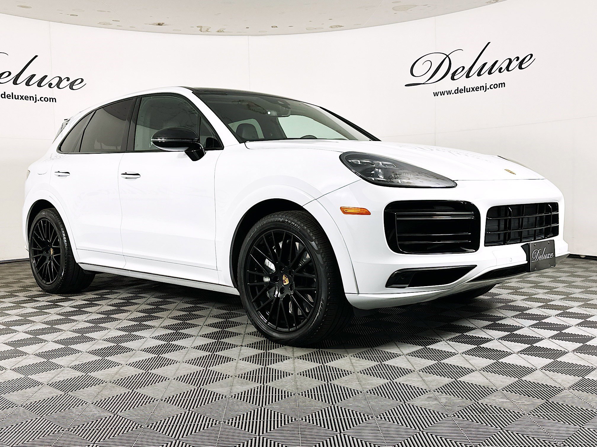 Used 2021 Porsche Cayenne Turbo image 1