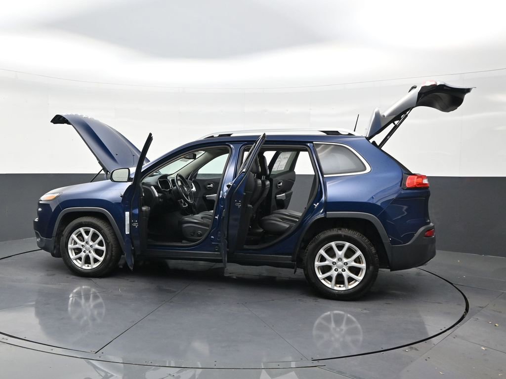 Used 2018 Jeep Cherokee Latitude Plus w/ Cold Weather Group image 29