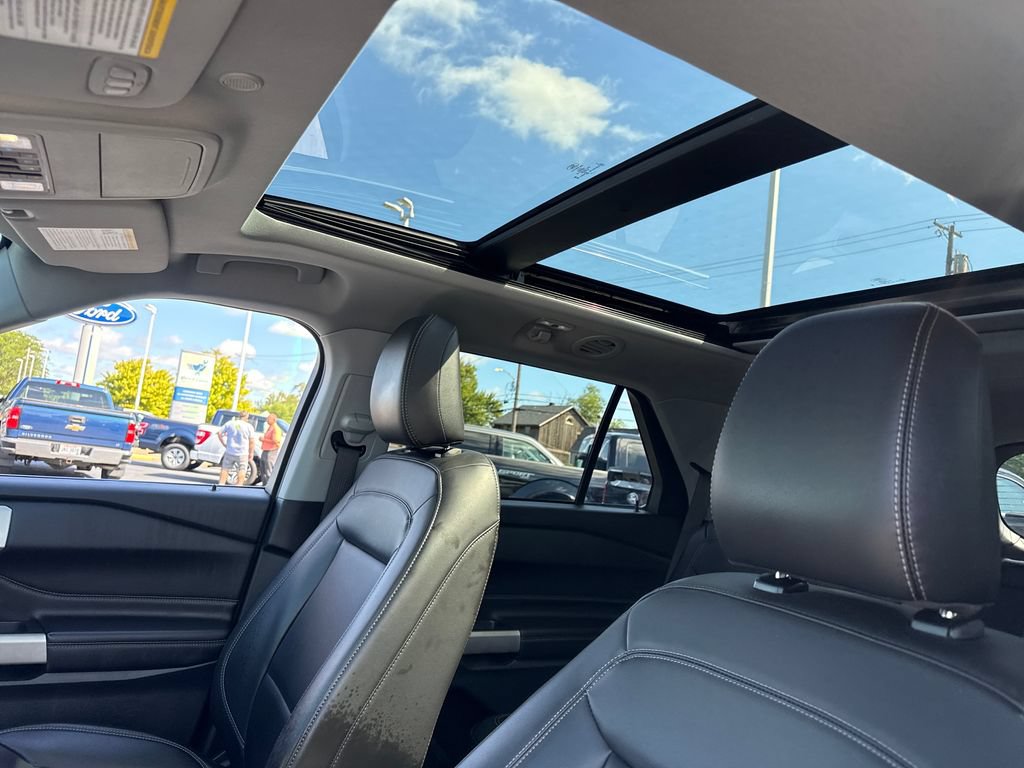 Used 2024 Ford Explorer XLT w/ Equipment Group 202A AWD/4WD image 33