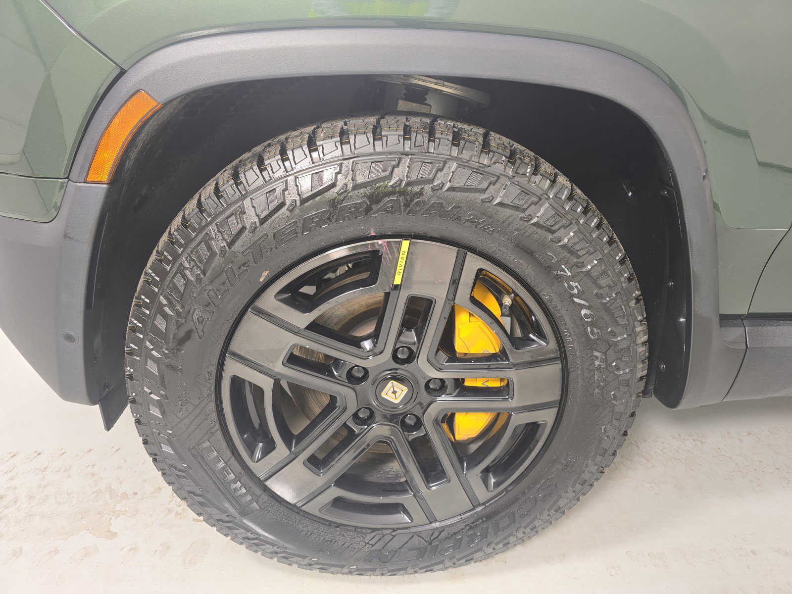 Used 2022 Rivian R1T Adventure image 9