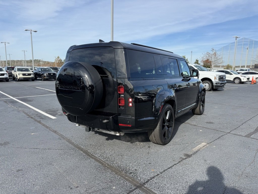 Used 2024 Land Rover Defender 130 X-Dynamic SE image 8