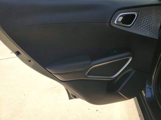 Used 2025 Kia Soul LX FWD image 29