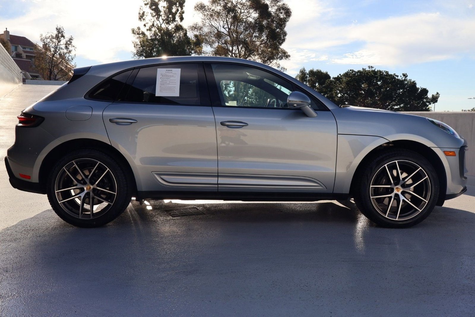 Certified 2025 Porsche Macan image 8