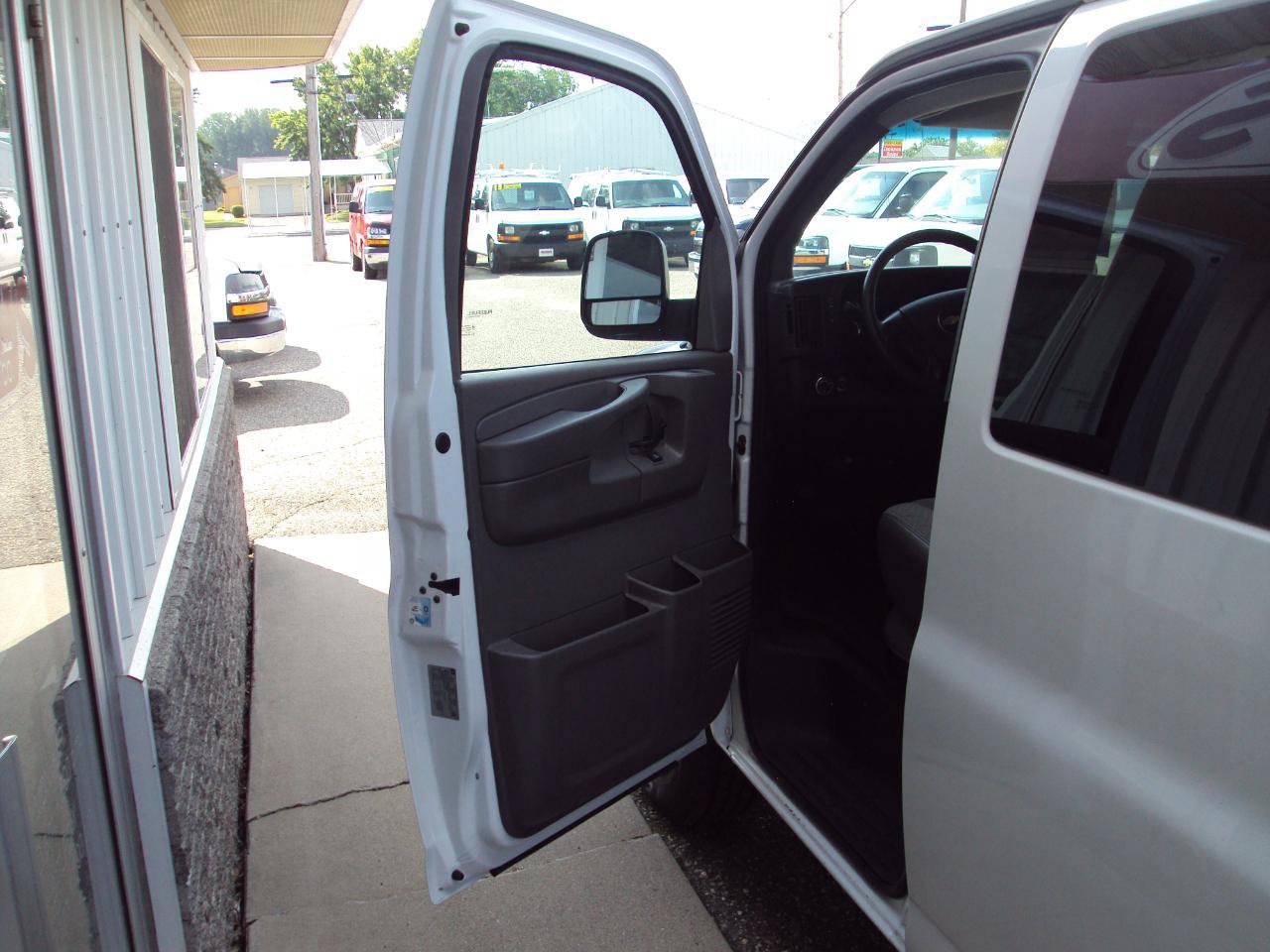 Used 2014 Chevrolet Express 1500 LT w/ LT Preferred Equipment Group AWD/4WD image 15