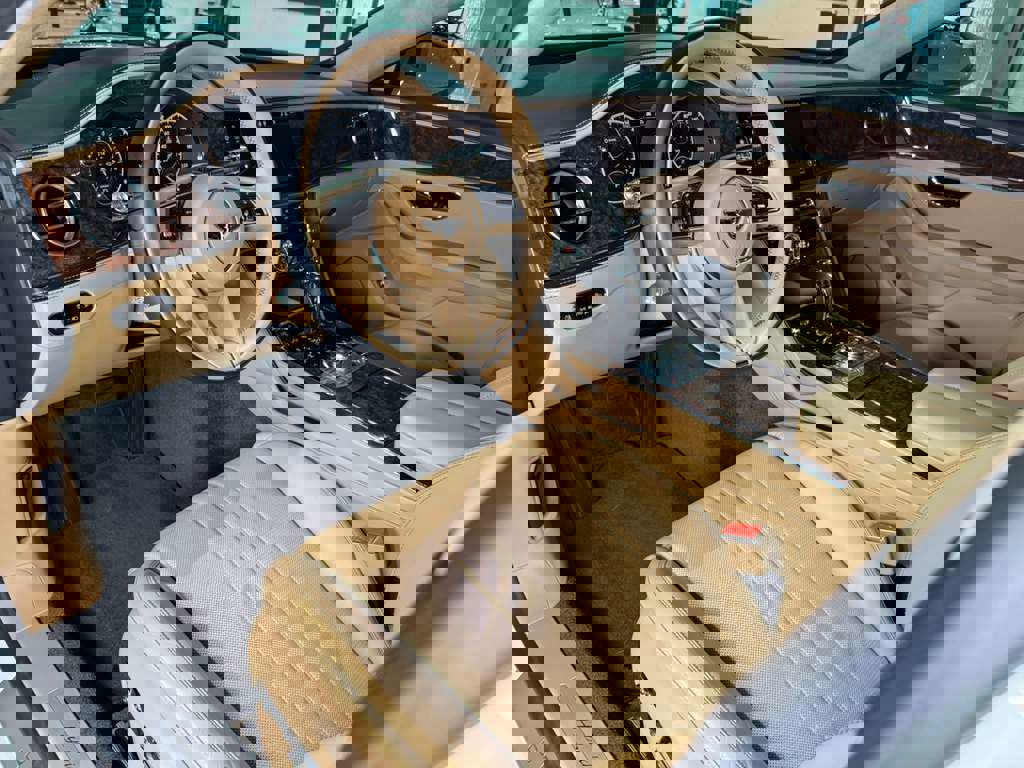 Used 2022 Bentley Flying Spur Plug-In Hybrid image 9