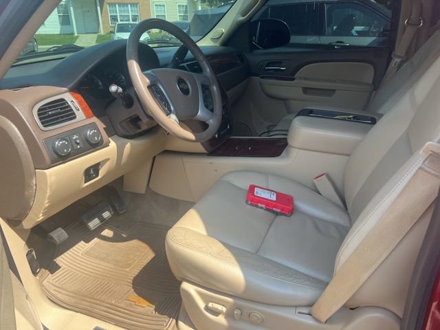 Used 2014 Chevrolet Tahoe LTZ image 2