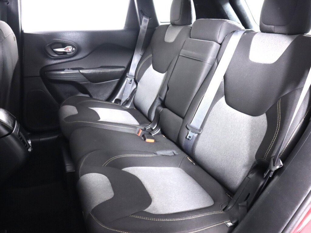 Used 2016 Jeep Cherokee Sport AWD/4WD image 33