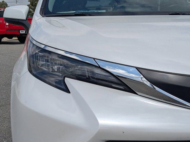 Used 2025 Toyota Sienna XLE FWD image 10