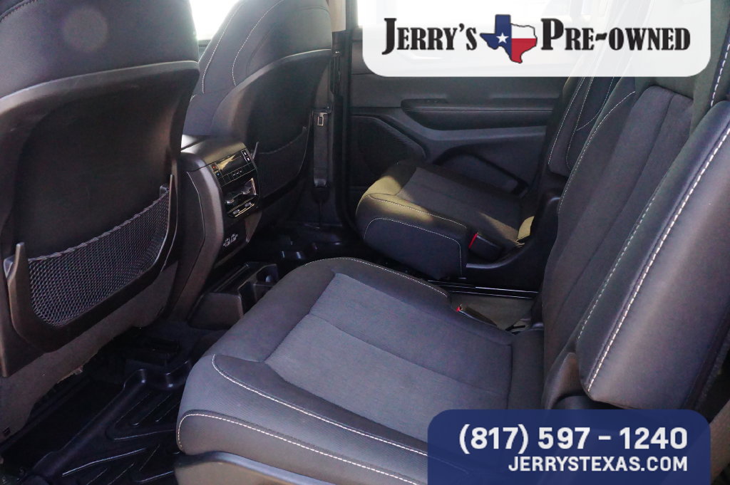 Used 2023 Jeep Grand Cherokee L Laredo RWD image 19