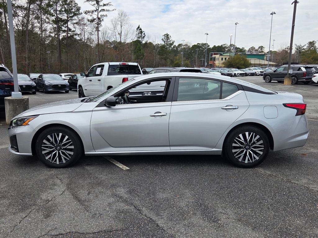 Used 2024 Nissan Altima 2.5 SV image 2