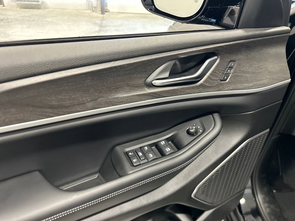 New 2025 Jeep Grand Cherokee Limited w/ Luxury Tech Group II image 14