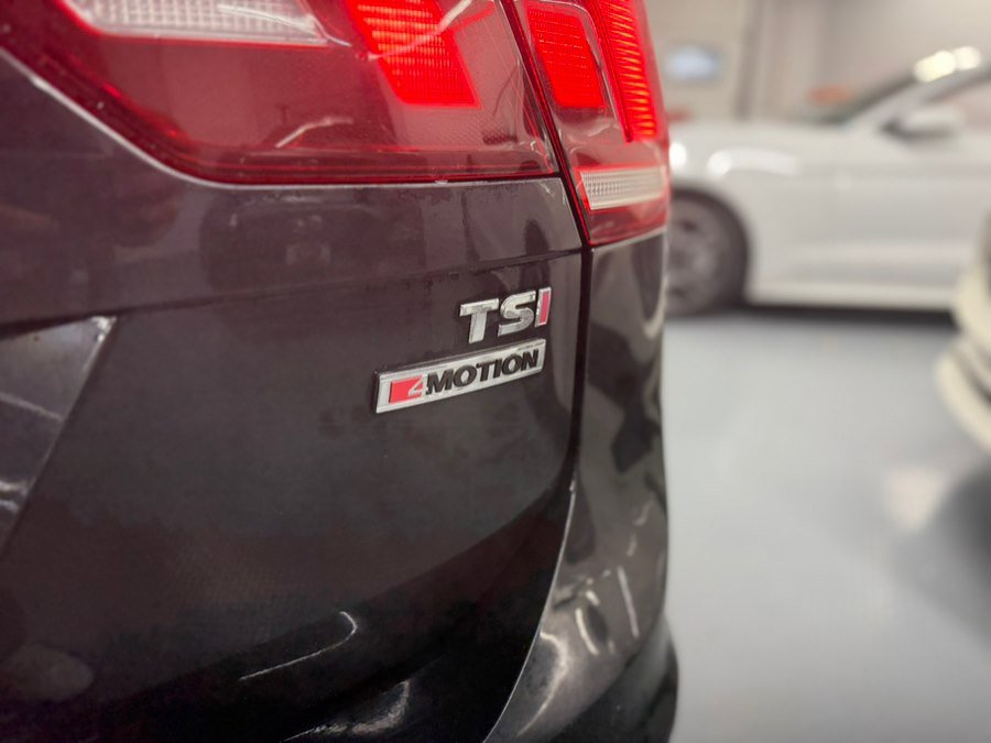 Used 2018 Volkswagen Tiguan SE AWD/4WD image 14