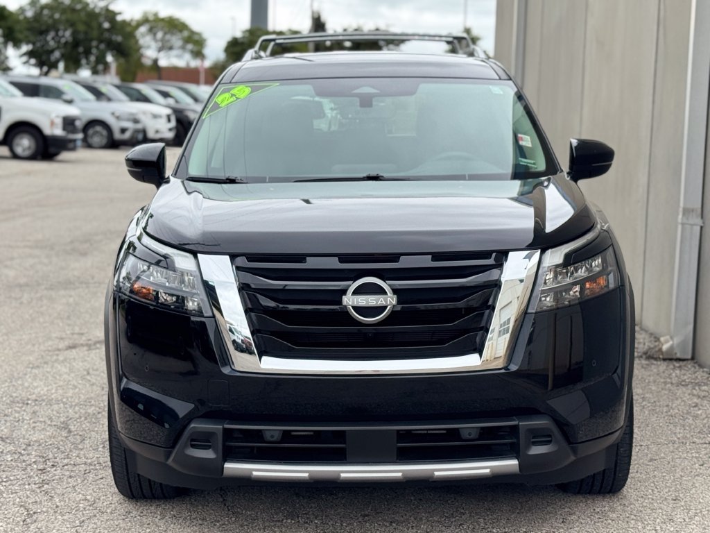 Used 2025 Nissan Pathfinder SL FWD image 38