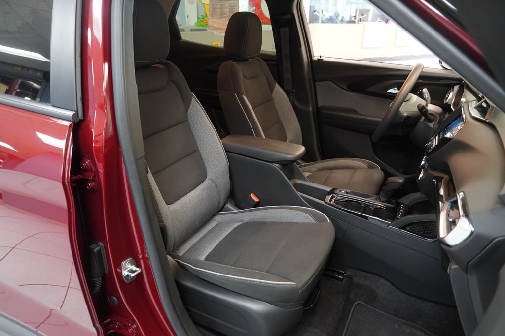 Certified 2023 Chevrolet TrailBlazer LT w/ LPO, Blackout Package AWD/4WD image 26