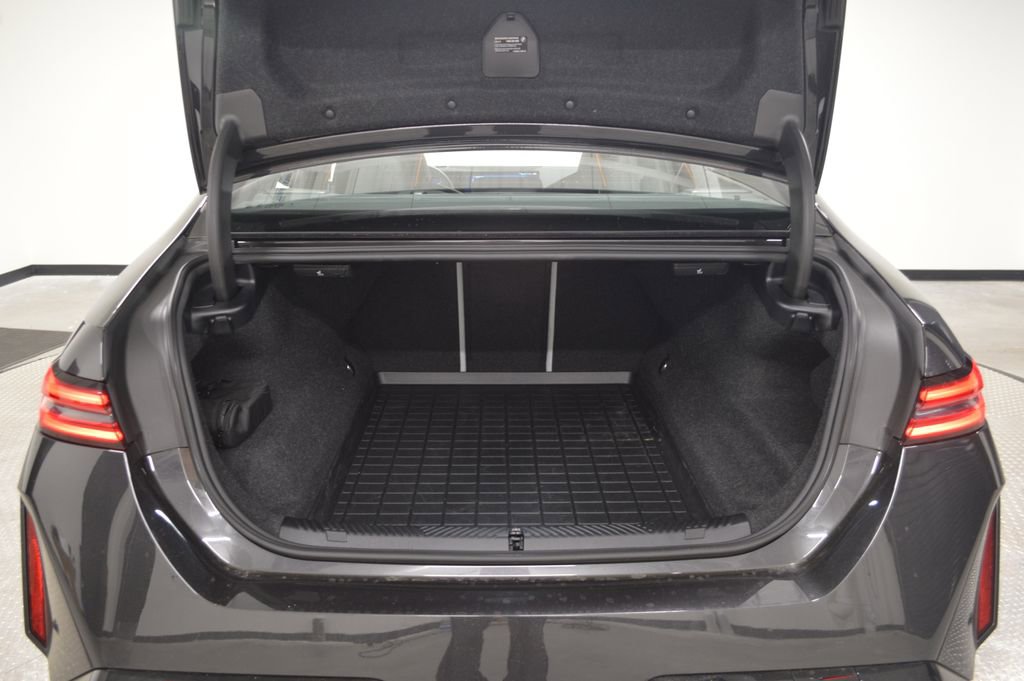 Used 2025 BMW M5 w/ Carbon Package image 40