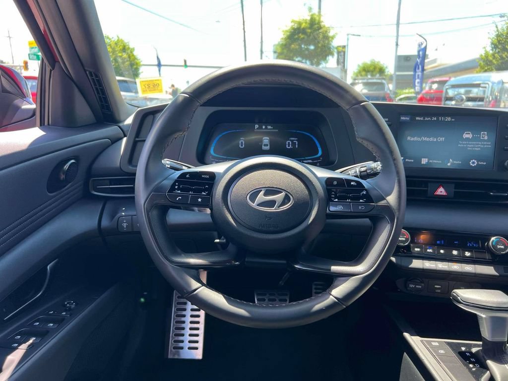 Used 2025 Hyundai Elantra Sport FWD image 14