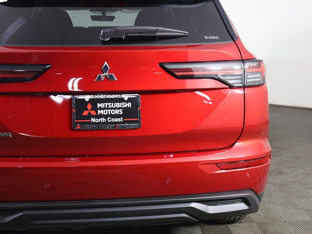 New 2026 Mitsubishi Outlander ES image 17