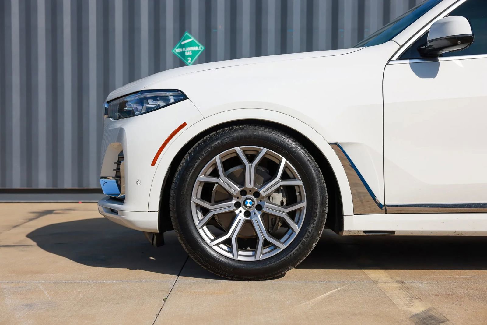 Used 2020 BMW X7 xDrive40i w/ Cold Weather Package image 28