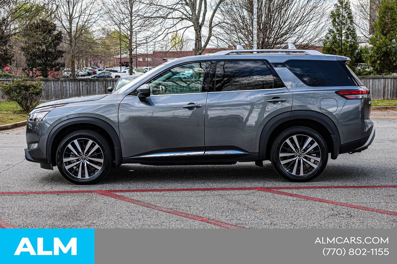 Used 2024 Nissan Pathfinder Platinum w/ Cargo Package AWD/4WD image 9