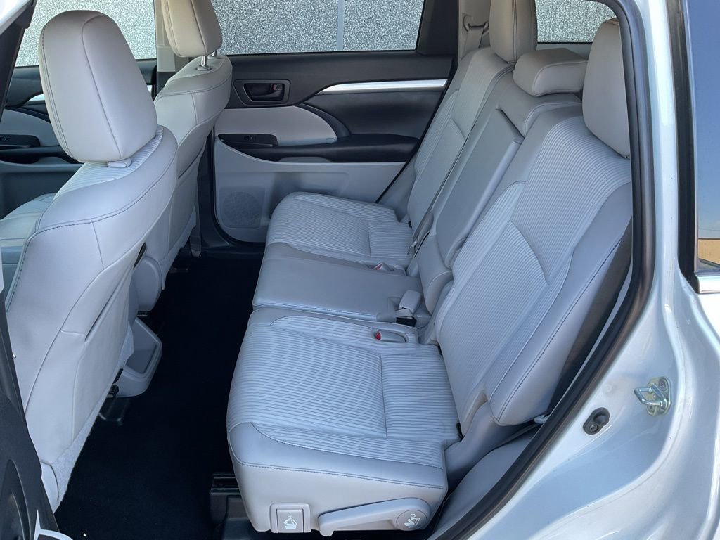 Used 2019 Toyota Highlander Plus AWD/4WD image 20