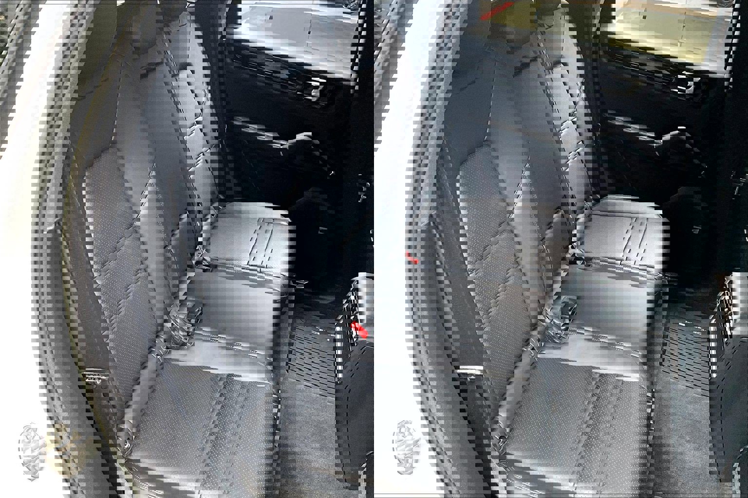 Used 2022 Porsche Cayenne Platinum Edition image 21