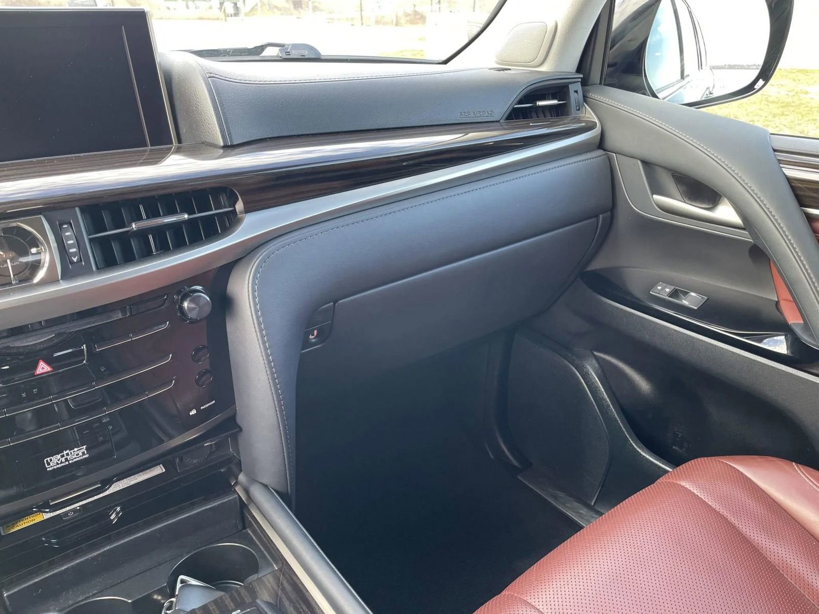 Used 2021 Lexus LX 570 4WD w/ Luxury Package image 32