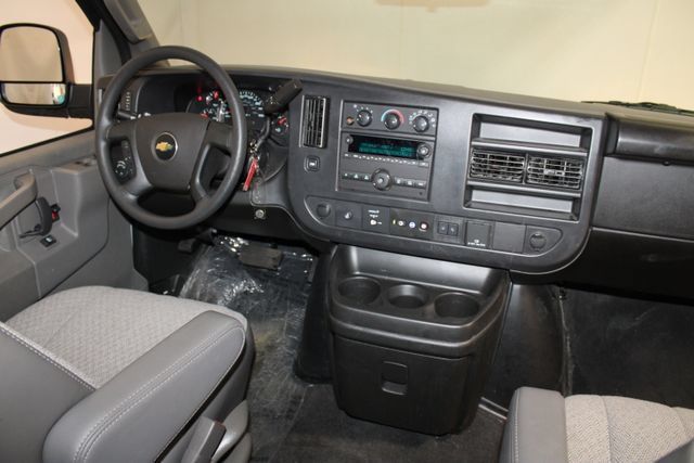 Used 2025 Chevrolet Express 3500 LT w/ LT Preferred Equipment Group RWD image 13
