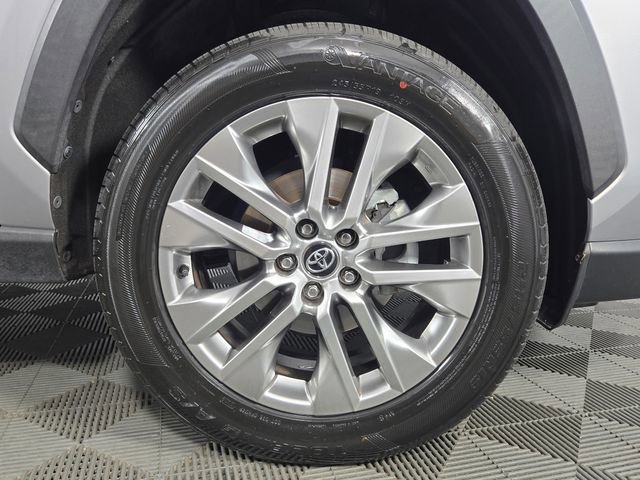 Used 2020 Toyota RAV4 Limited image 11