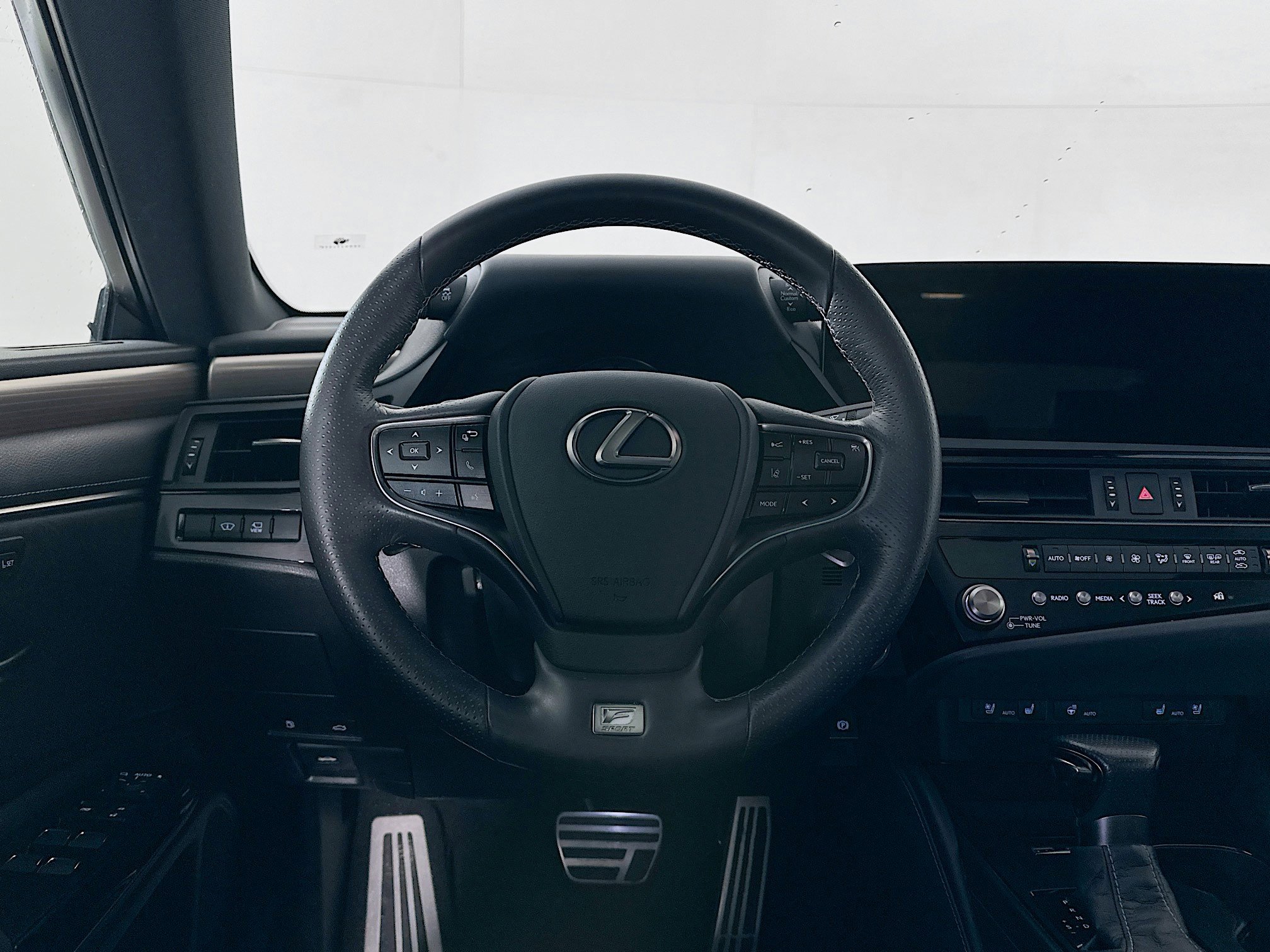 Used 2023 Lexus ES 350 F Sport w/ Accessory Package (Z2) image 18