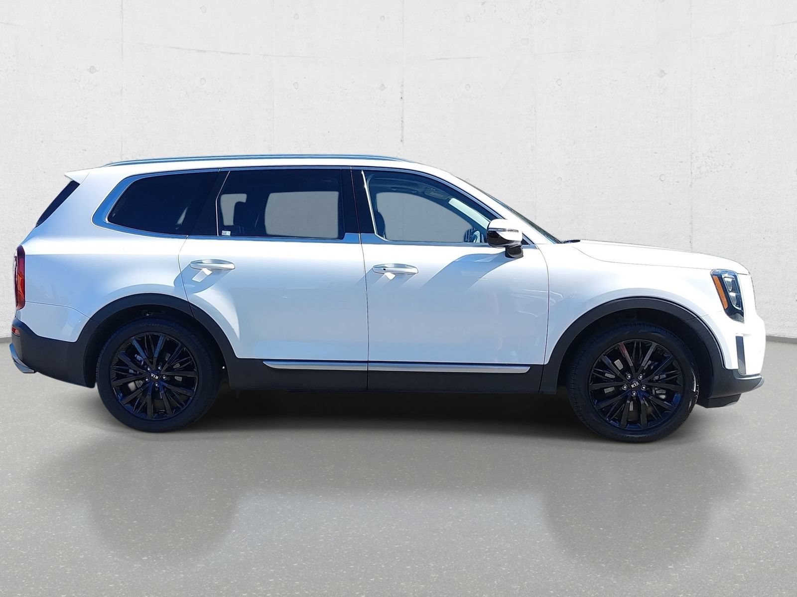Used 2021 Kia Telluride SX w/ Towing Package FWD image 4