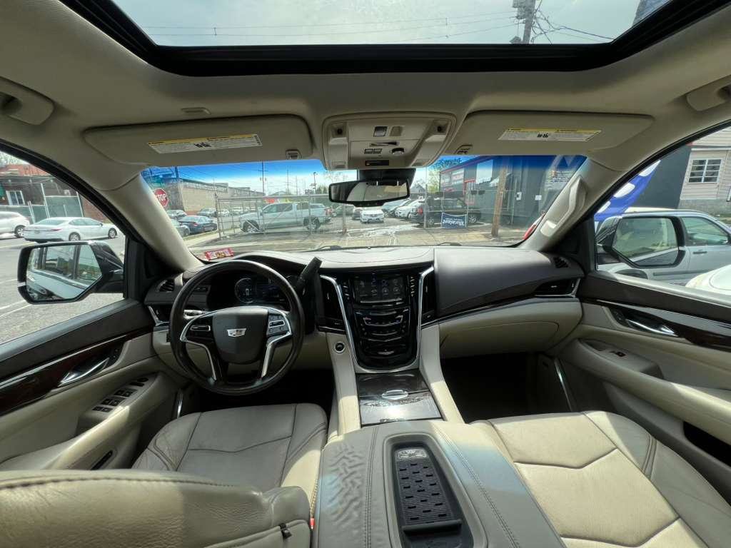 Used 2016 Cadillac Escalade ESV Luxury image 33