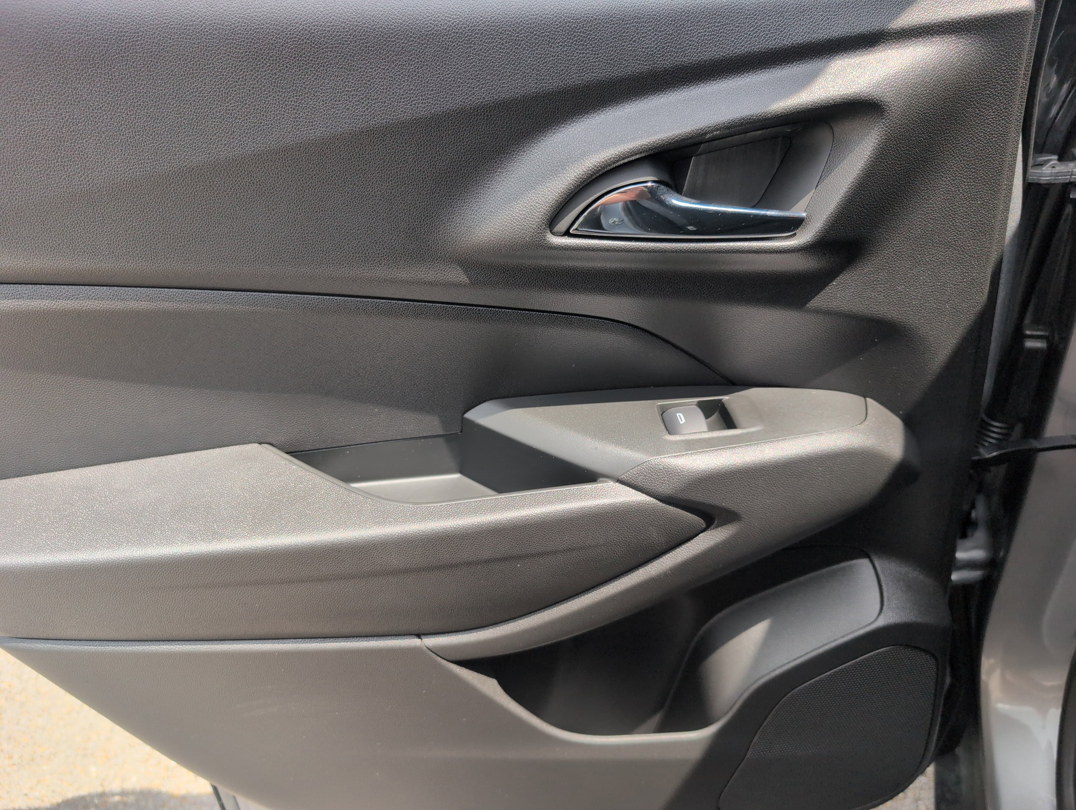Certified 2026 Chevrolet Trax RS FWD image 32
