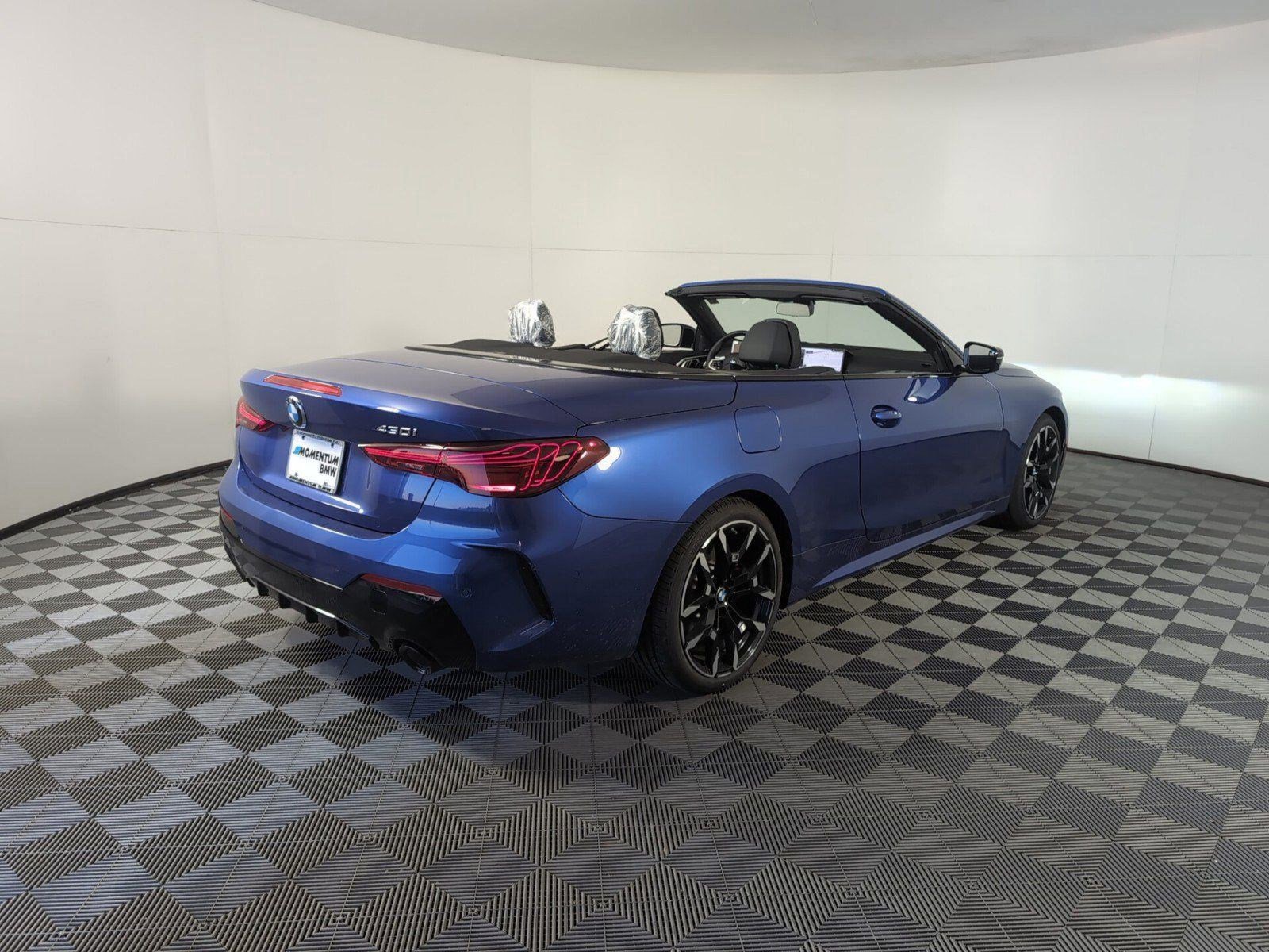 Used 2025 BMW 430i Convertible w/ M Sport Package image 7