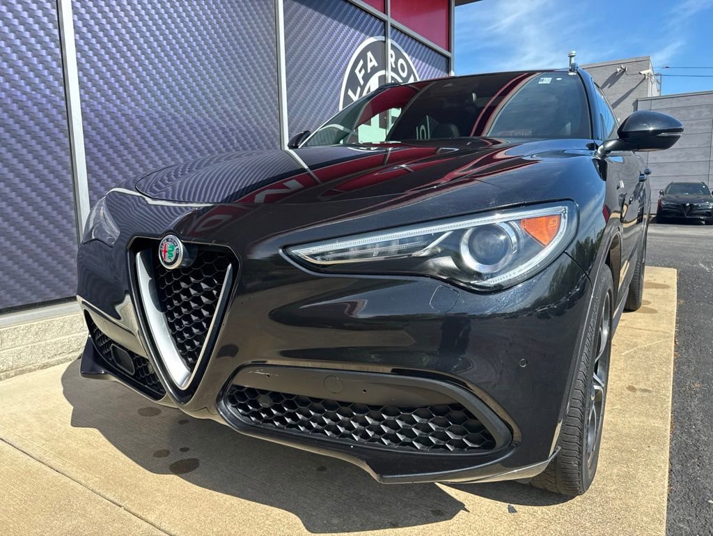 Used 2023 Alfa Romeo Stelvio Ti AWD/4WD image 24